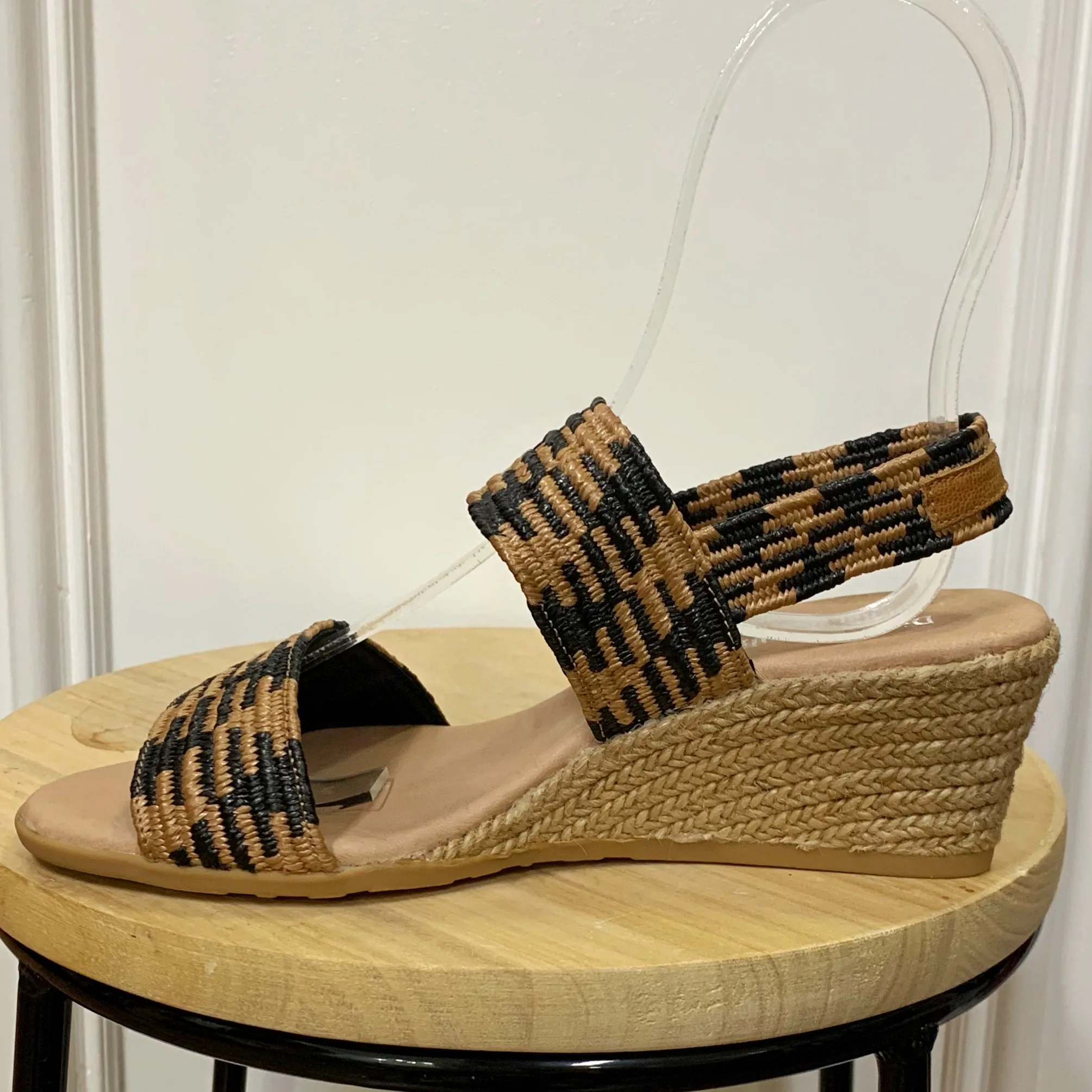 Bloomy (Tan/Black)
