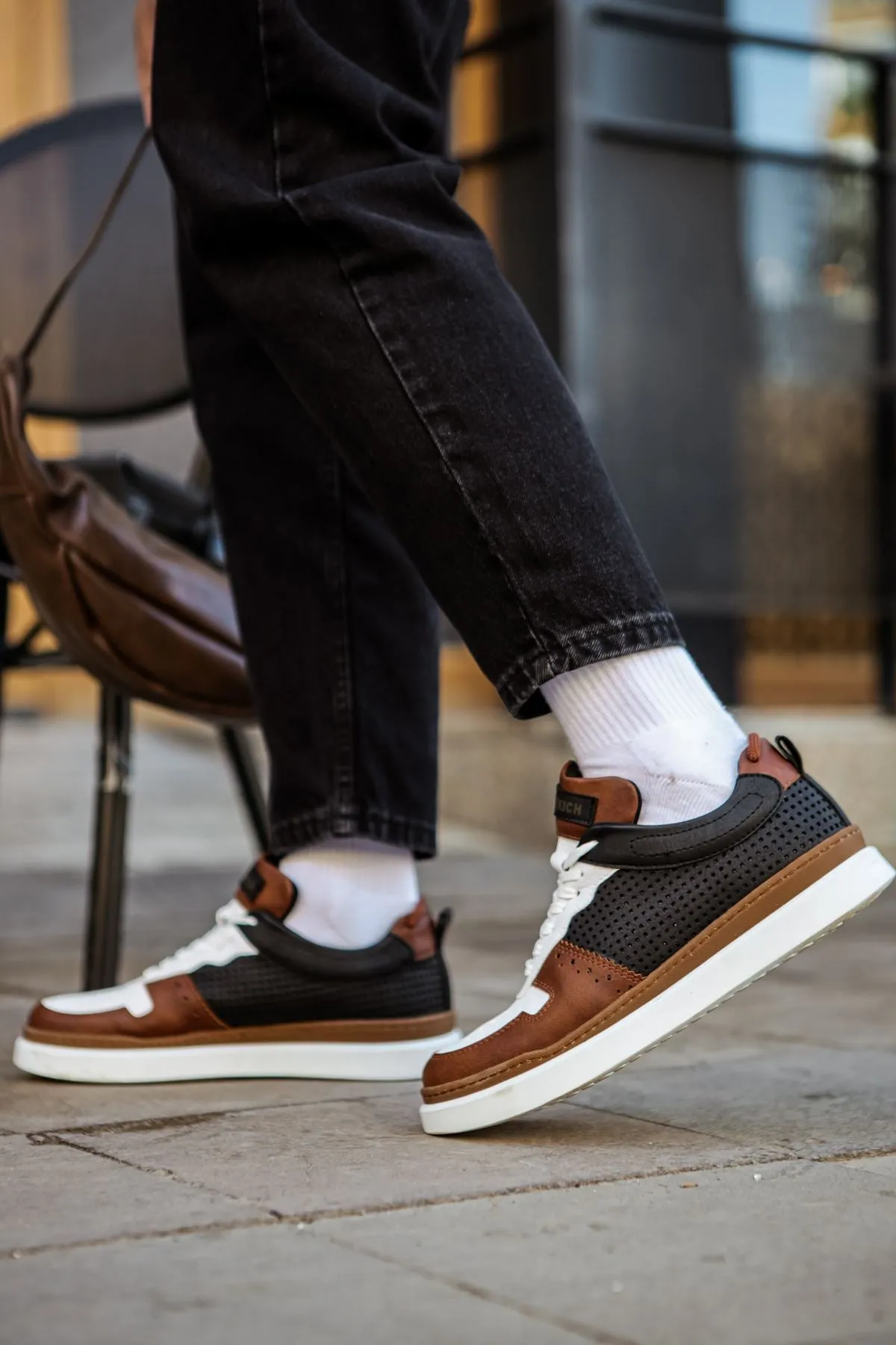 Brown Sneaker CH109