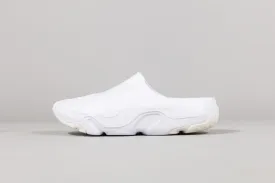 Jordan Roam Slides 'White Sail'